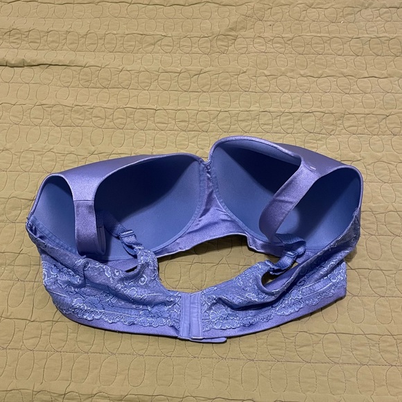 EUC Vanity Fair Blue 42D Bra 85% NYLON 15% SPANDEX & LACE 87% NYLON 13% SPANDEX - Picture 6 of 8